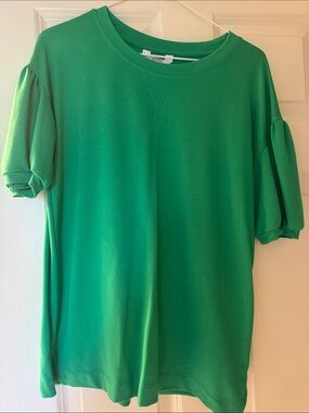 crown & ivy Green Puff Sleeve Top
